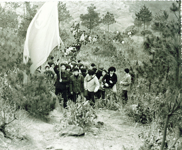5、1969年，建設(shè)大軍涌入十堰，掀起三線建設(shè)熱潮。.jpg