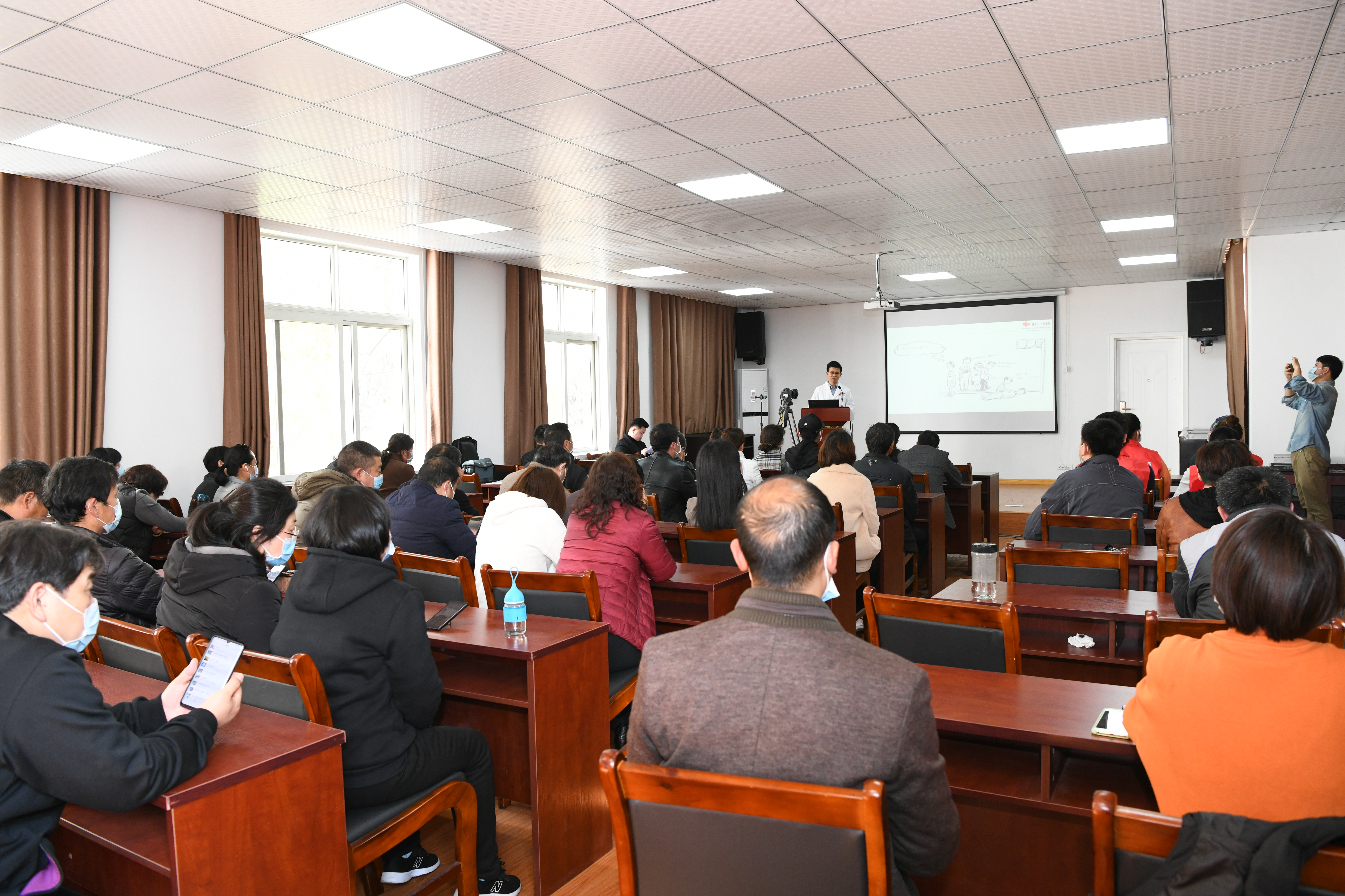 1、急救醫(yī)學(xué)部副主任陳奎講課